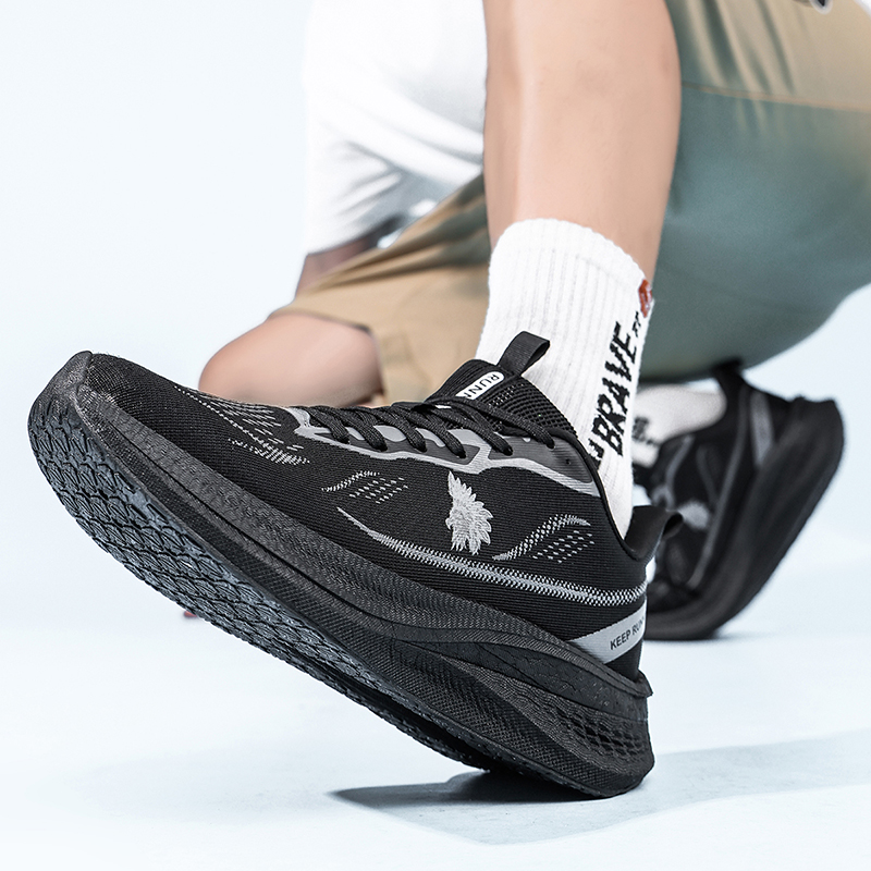 أحذية رياضية خفيفة الوزن للرجا - مراجعة Ultragear Running وسعره
